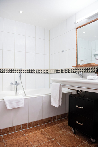 Bathroom 5, Hotel Saratz Pontresina Mountain Resort & Spa, Maloja