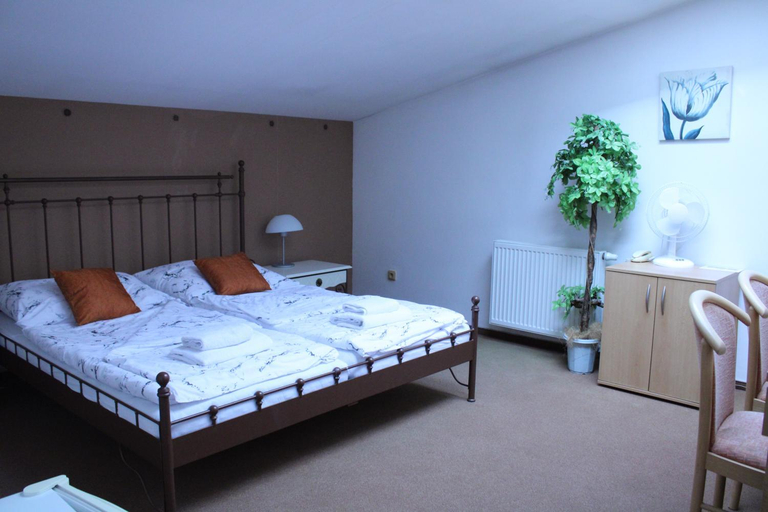 Bedroom 2, Sporthotel Patriot, Litoměřice