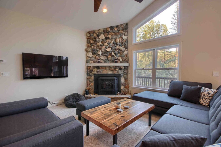 Room 4, Red Tail Retreat in Mariposa, Mariposa
