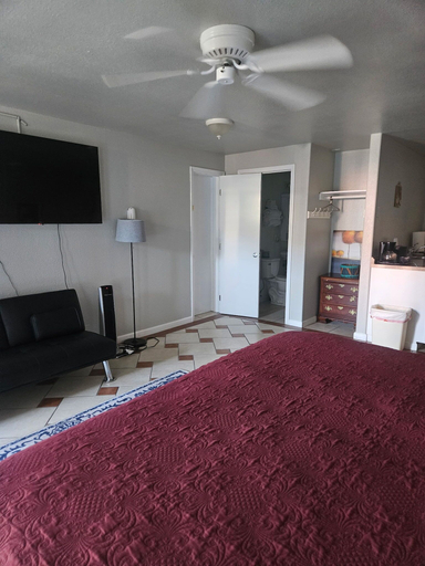 Bedroom 2, Camaray Motel, Okanogan