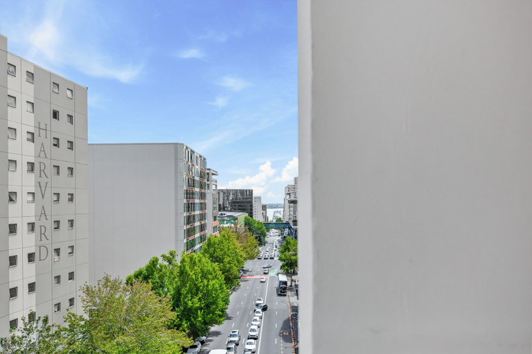 Others 5, 2BR Apt with Parking in Prime Spot Zodiak Stays, Waitakere