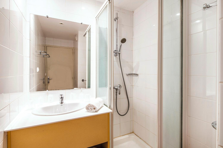 Bathroom 3, SOWELL Family Grau du Roi, Gard
