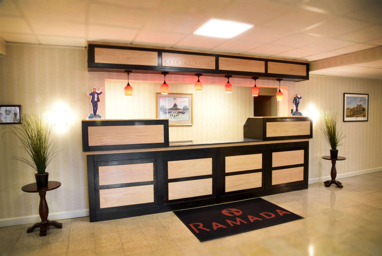 Public Area 2, Ramada by Wyndham Triangle/Quantico, Prince William