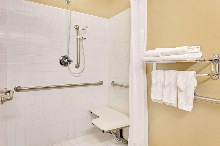 Bathroom 3, Microtel by Wyndham Perry National Fairground I-75, Houston