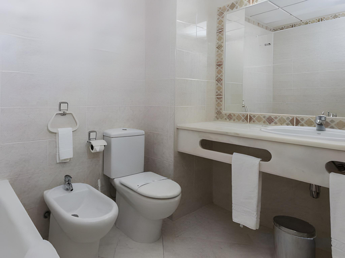 Bathroom 5, Aparthotel Paladim & Alagoamar, Albufeira