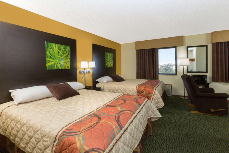 Bedroom 3, Super 8 by Wyndham Perry IA, Dallas