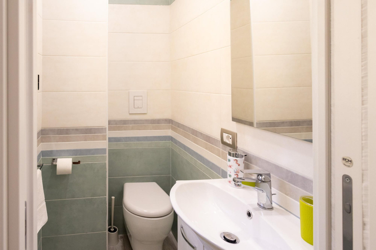 Bathroom 3, Ninetta a Foria in Naples, Napoli