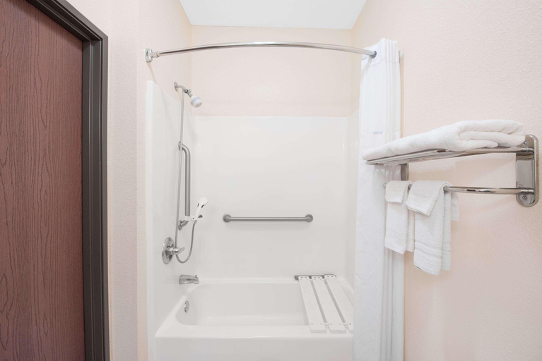Bathroom 4, Days Inn by Wyndham Sullivan, Sullivan