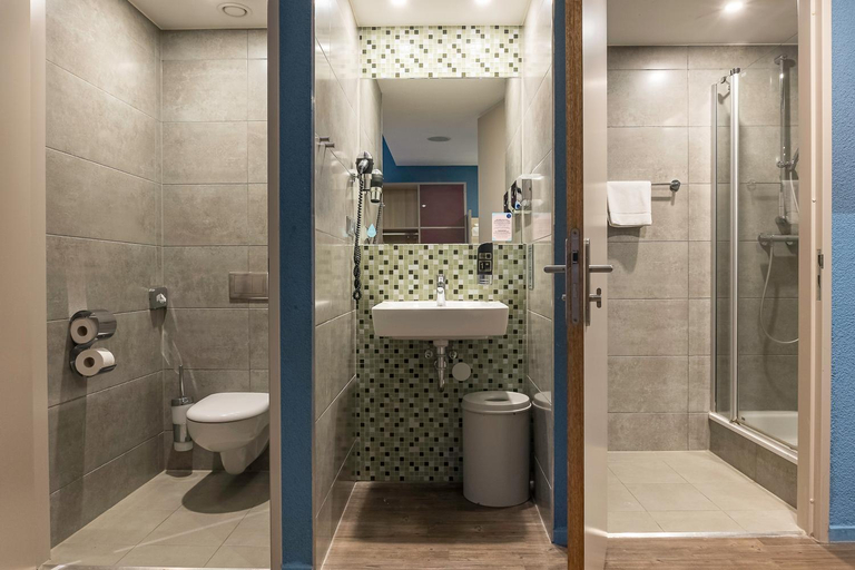 Bathroom 4, MEININGER Hotel Amsterdam City West, Amsterdam