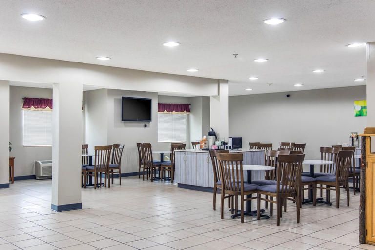 Food & Drinks 5, Quality Inn & Suites Grove City-Outlet Mall, Mercer
