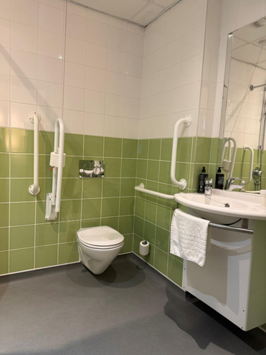 Bathroom 4, ibis budget Leeds Centre Crown Point Road, Leeds