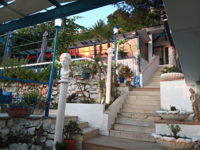 Others 3, Tramonto Hotel, Durrësit