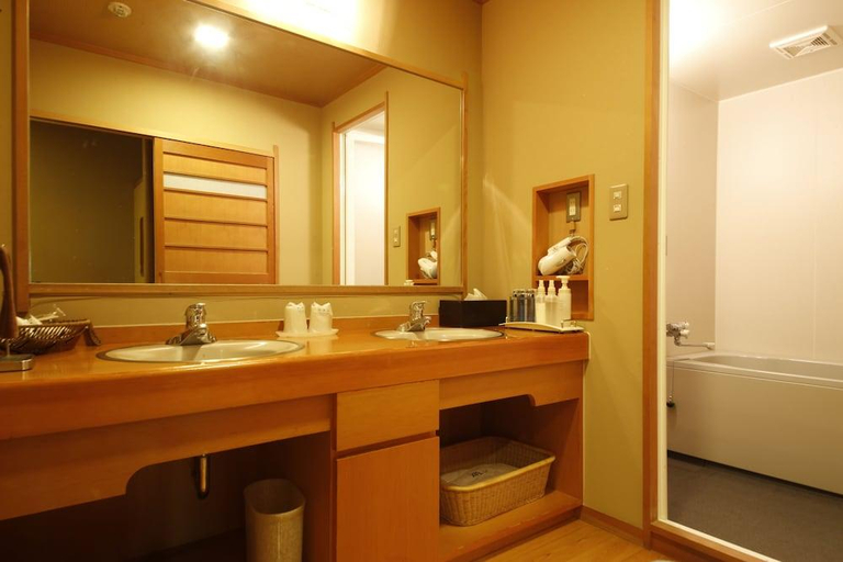 Bathroom 4, Tateshina Park Hotel, Chino