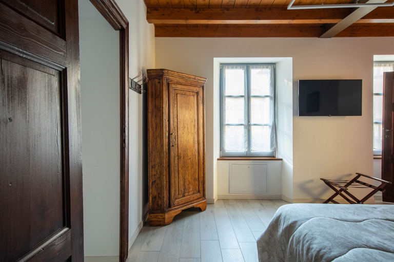 Room 5, Varenna Railway by Wonderful Italy, Lecco