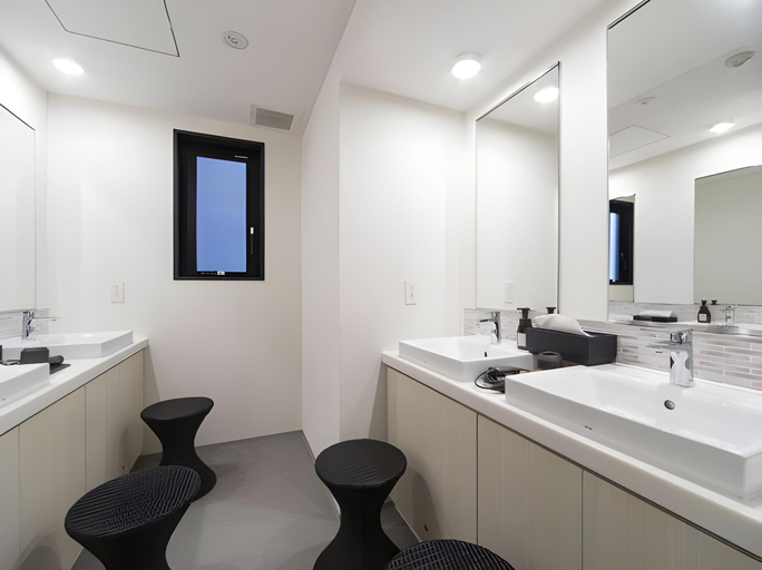 Bathroom 14