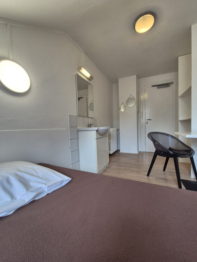 Bedroom 3, budget hotel weber-Strasbourg Centre Gare, Bas-Rhin