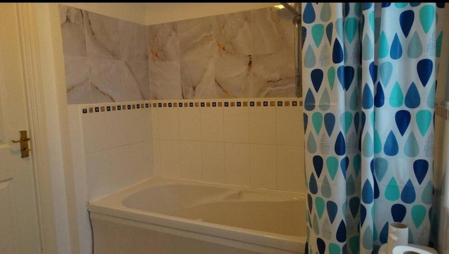 Bathroom 2, Kingdom Residence, Manchester