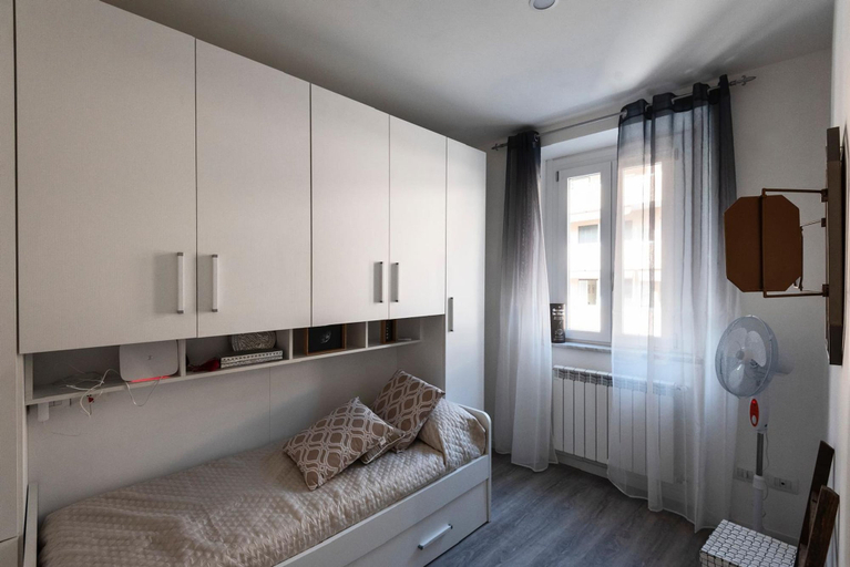 Room 2, Zezio 44 in Como With 2 Bedrooms and 1 Bathrooms, Como