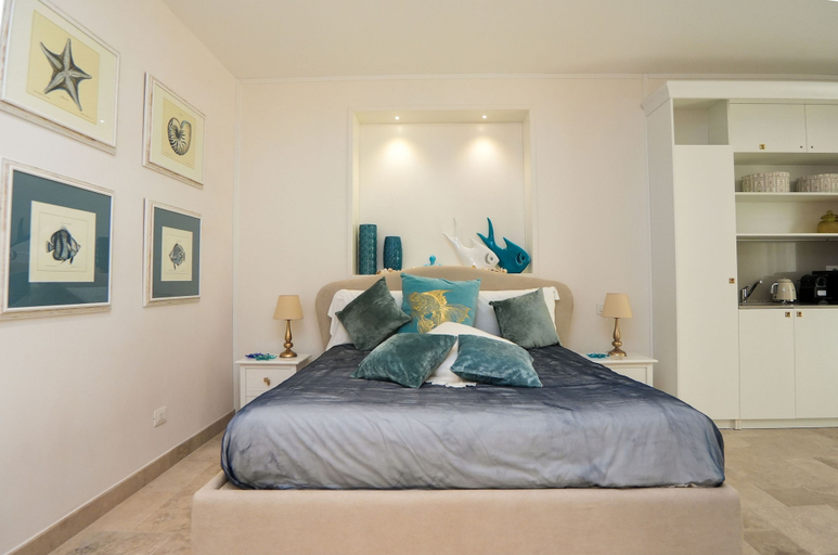 Room 2, Marina Homes Deluxe 1, Syracuse