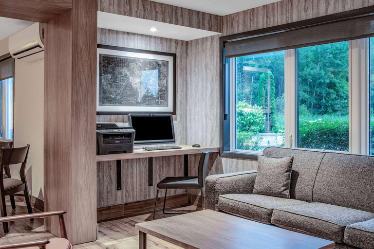 Others 5, Super 8 by Wyndham Cornwall, Stormont, Dundas and Glengarry