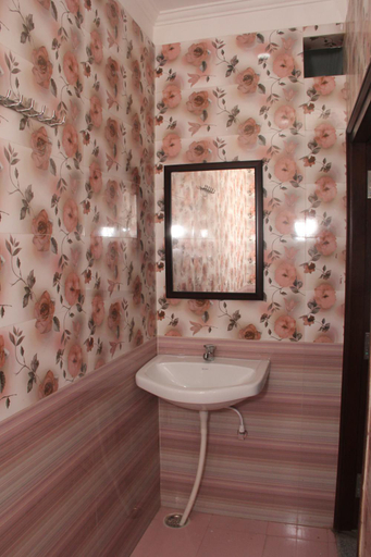 Bathroom 2, Hotel Silk, Nainital
