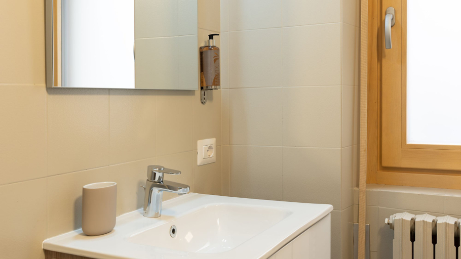 Room 4, Milano 20 in Bormio With 1 Bedrooms and 1 Bathrooms, Sondrio