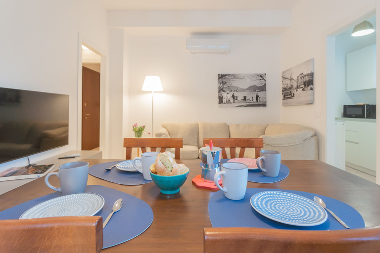 Room 3, Via Crispi in Como With 1 Bedrooms and 1 Bathrooms, Como