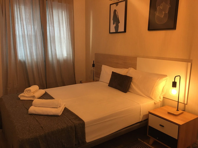Room 4, C Plaza de Espa a 3A, Madrid