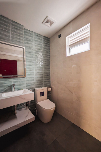 Bathroom, Kings Grand Hotel, Colombo