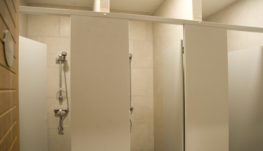 Bathroom, Marco Polo Party Hostel, St Julian's
