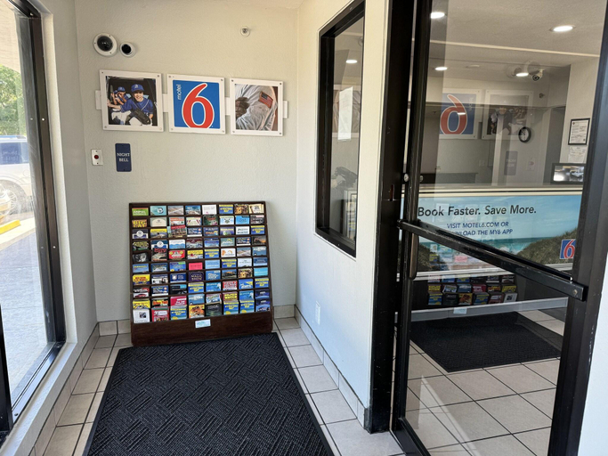 Public Area 3, Motel 6 Bradenton, Manatee