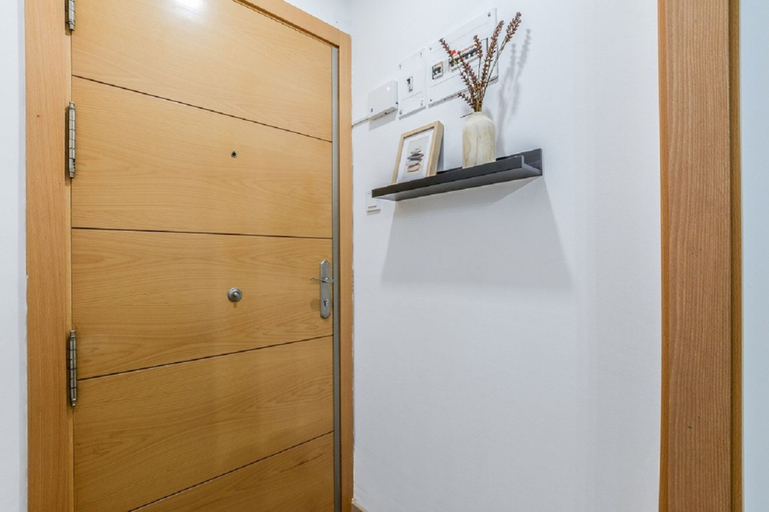 Room 4, C Plaza de Espa a 4B, Madrid