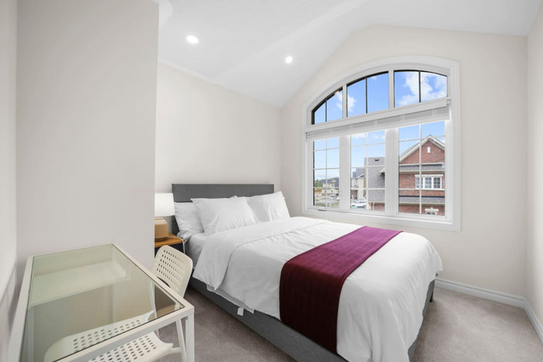 Room 2, Chic 2BR House Newly Renovated Central Spot, Peterborough