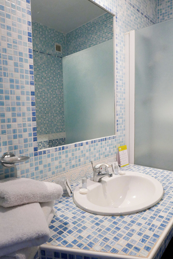 Bathroom 4, Hôtel le Catalan Restaurant Le Miradou, Pyrénées-Orientales