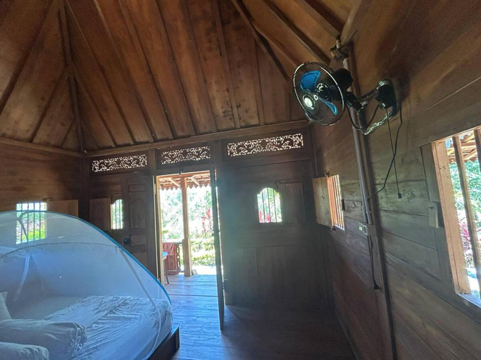 Bedroom 2, Parlezo Cottage Dintor