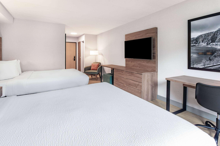 Bedroom 4, Super 8 by Wyndham Cornwall, Stormont, Dundas and Glengarry