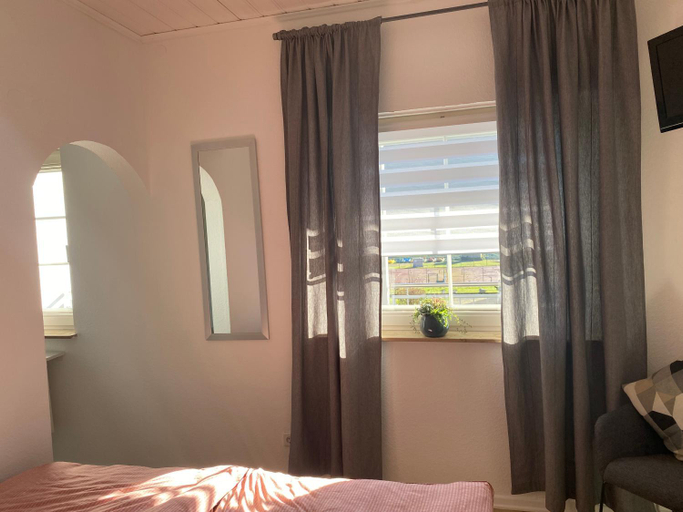 Bedroom 2, Hotel am See, Düren