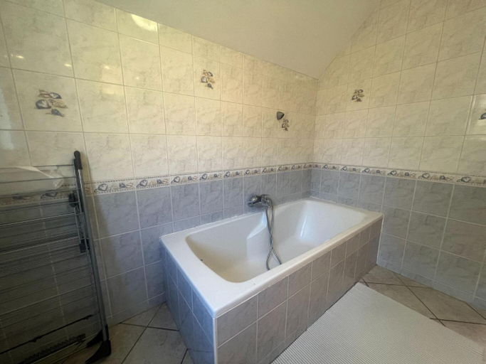Bathroom 3, Relaxing Villa with Pool, Liège