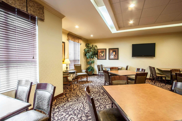 Food & Drinks 5, Comfort Inn & Suites McMinnville, Yamhill