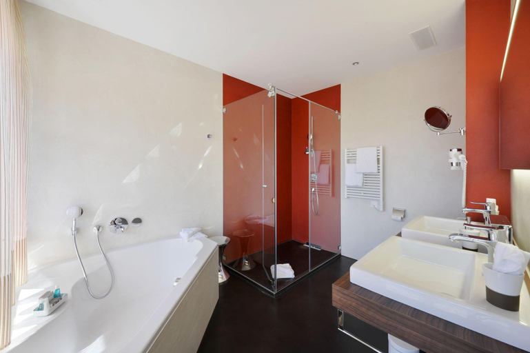 Bathroom 4, Hotel Du Nord, Interlaken