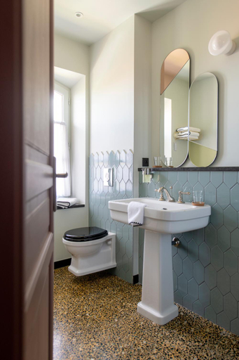 Bathroom 4, Le petit hotel, Bouches-du-Rhône