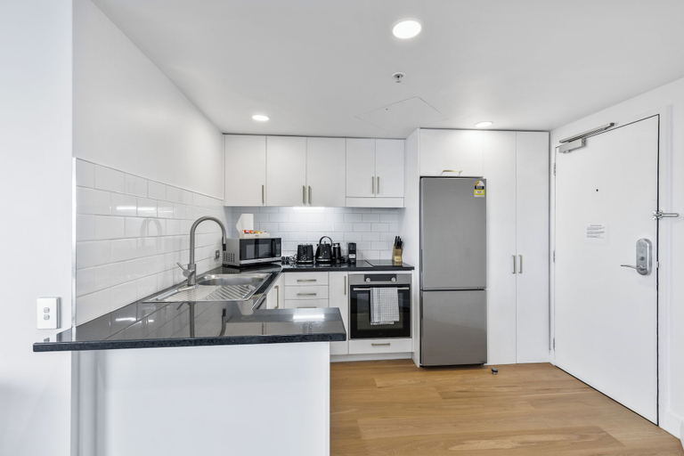 Others 4, Modern 1BR w Pool/Gym Steps to Beach: Zodiak Stays, Waitakere