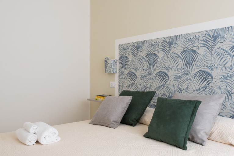 Room 4, Crispi Bilo 1 con Balcone - Locazione, Syracuse