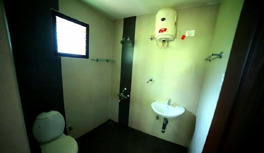 Bathroom, Goldenoaks Resort, Salem