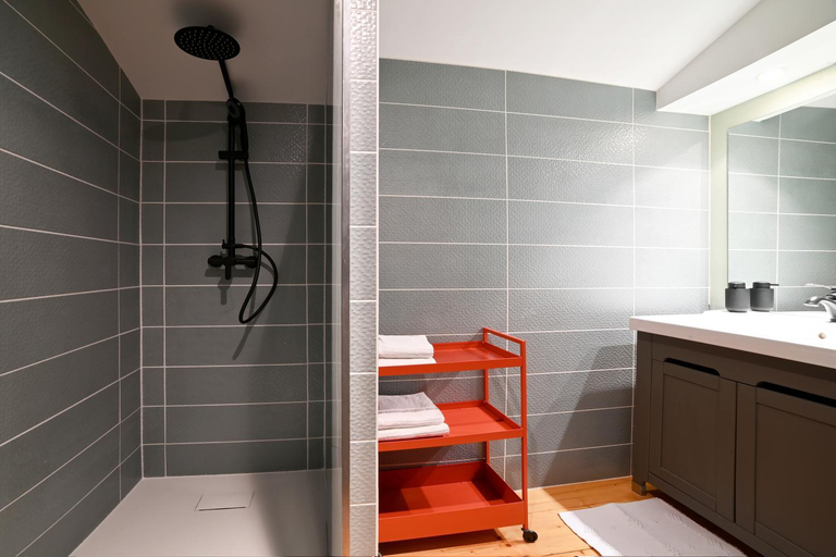 Bathroom 3, Mas des Gourmands, Deux-Sèvres