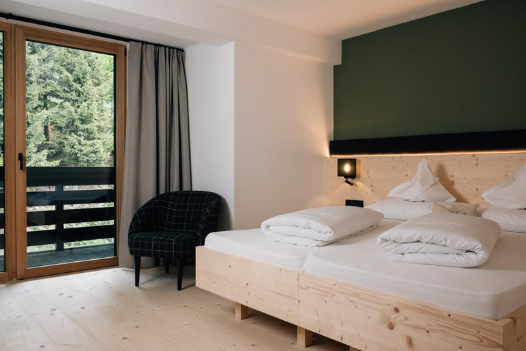 Bedroom 3, Hotel Jagerhof, Bolzano
