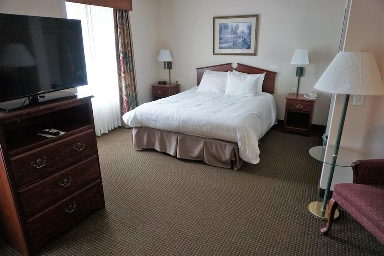 Bedroom 2, River Hills Hotel- Mankato, Blue Earth