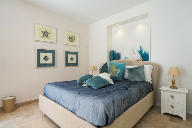 Room 5, Marina Homes Deluxe 1, Syracuse