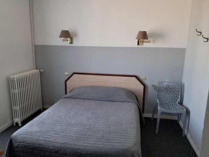 Others 5, hotel de la gare, Seine-et-Marne
