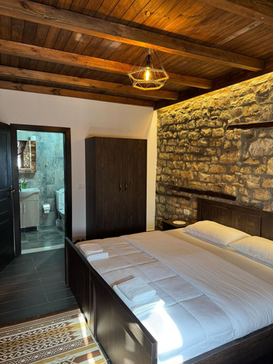 Bedroom 2, Bujtina Bega, Beratit